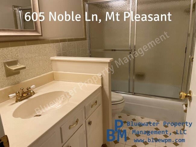 Building Photo - 605 Noble Ln