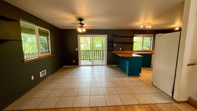 Building Photo - Large 2 Bedroom 2.5 Bath Home With Fenced Yard & Wrap Around Deck in Clearwood Community! Lake, T...