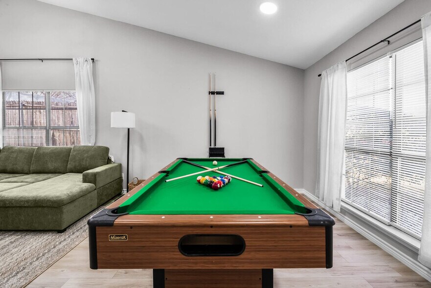 Building Photo - 1040 Eagle Dr