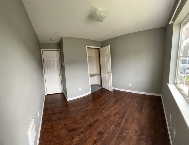 Building Photo - 6690 Basswood Dr