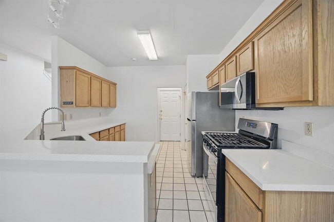 Building Photo - 2808 Kestrel Dr