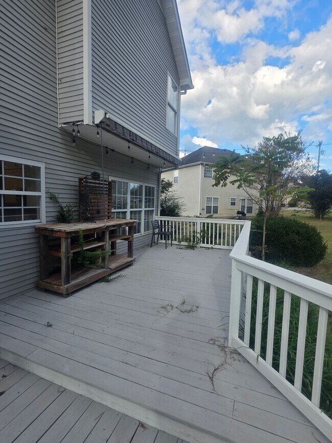 Building Photo - Beautifully remodeled home in LaVergne