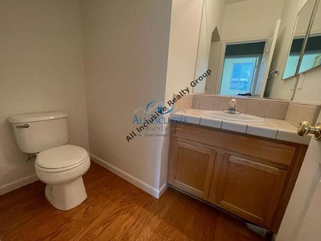 Building Photo - Gorgeous 3 bed, 2.5 bath, 1771 sq ft home ...