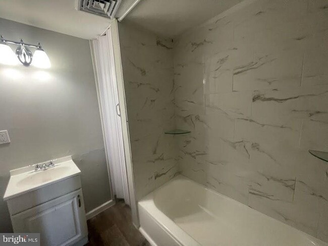 Building Photo - 510 2nd St