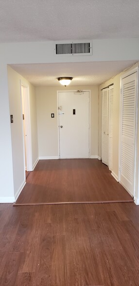 Entry way with a large closet and entry to kitchen - 6301 Stevenson Ave