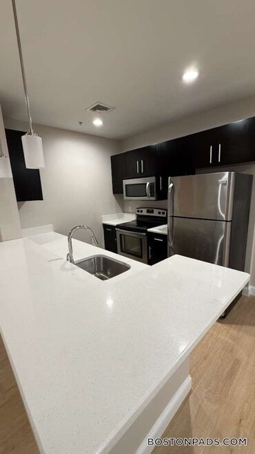 Building Photo - 75 S Main St