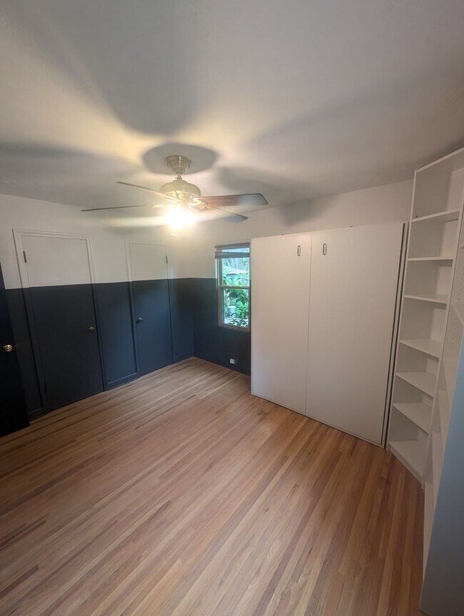 Building Photo - Charming Garden Oasis in West St. Paul – F...