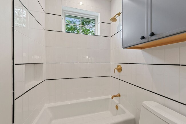 Building Photo - 917 E 37th St