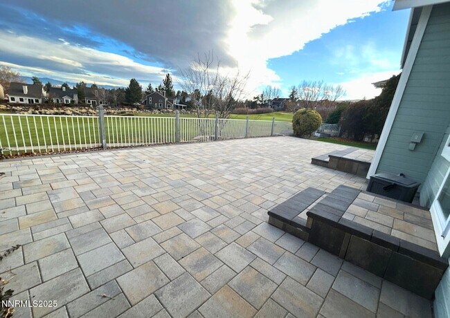 Building Photo - 6190 Carriage House Way