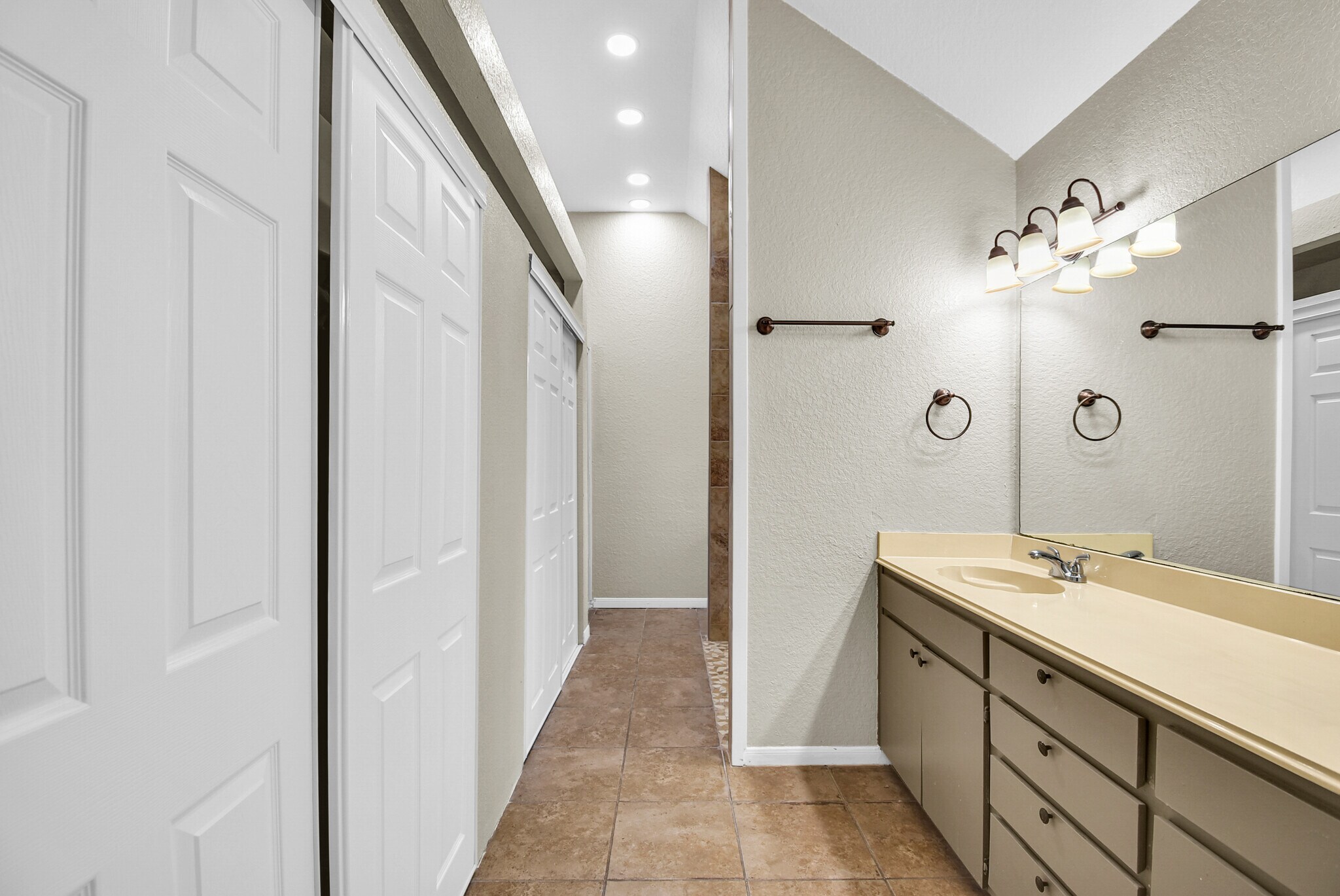 Building Photo - 1236 Sagebrush St