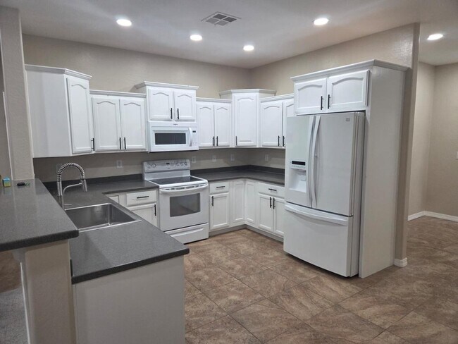 Building Photo - 328 La Paz St