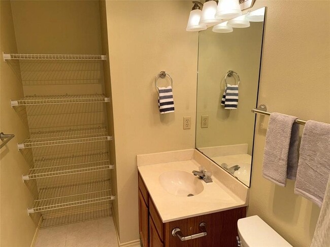 Building Photo - 6109 Parkwood Dr