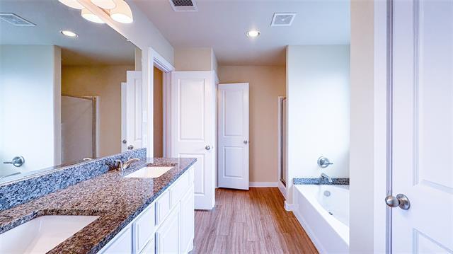 Building Photo - 9922 Ironhorse Dr