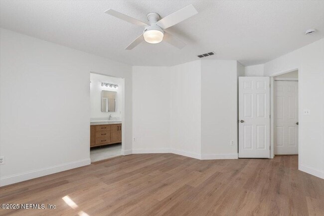 Building Photo - 12184 Mantle Dr