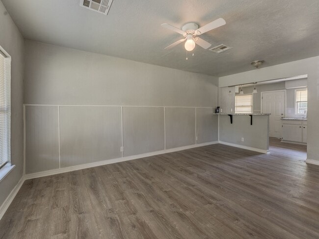 Building Photo - 3 Bedroom 1 Bath Home in Shawnee!
