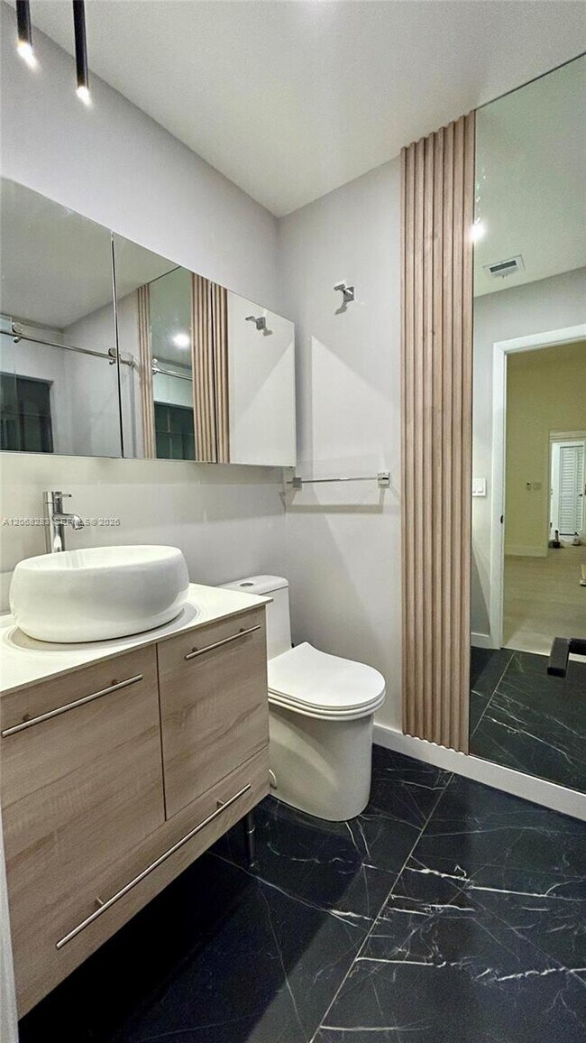 Building Photo - 20945 Bay Ct