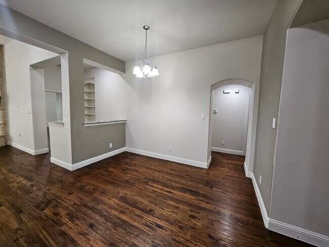 Building Photo - Charming 4 beds 3 baths in Argyle!