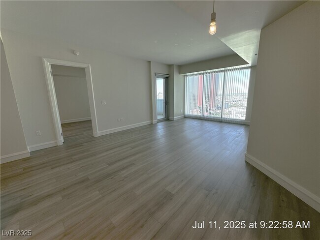 Building Photo - 2700 S Las Vegas Blvd
