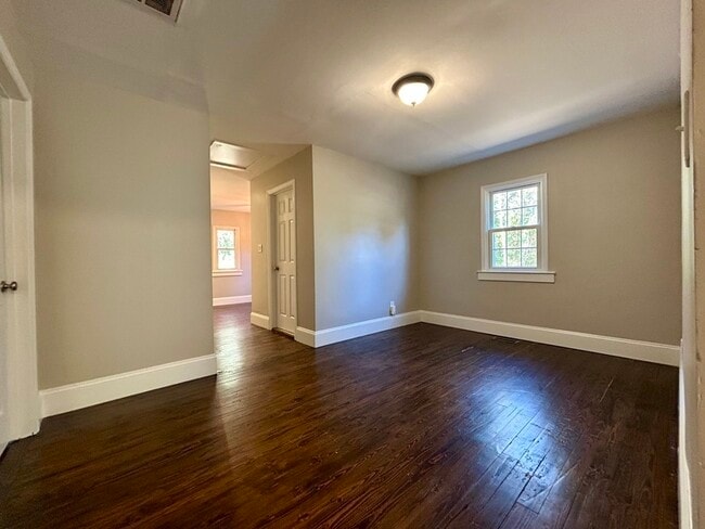 Building Photo - 217 Skyland Ave