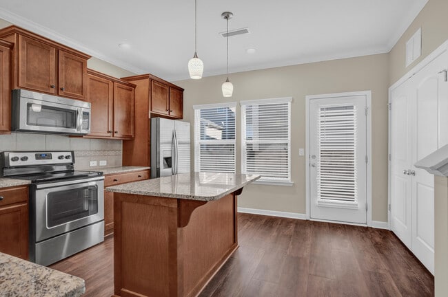 Building Photo - 11515 McDunkeld Dr
