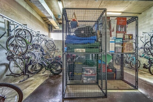 Building Photo - 400 Island Way