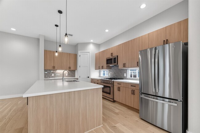 Building Photo - 2511 N MacGregor Way