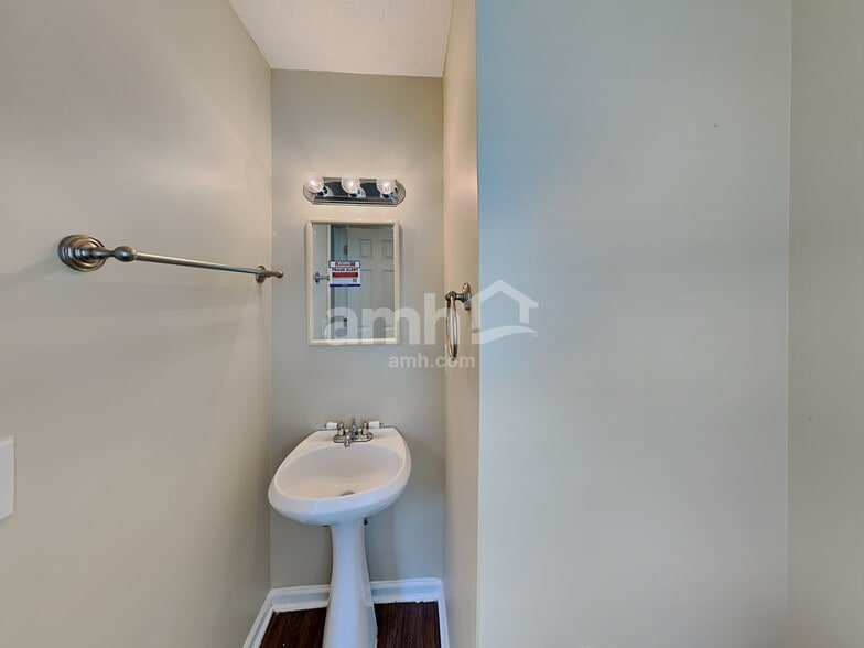 Building Photo - 7114 Hillcrest Chase Dr