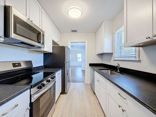 Building Photo - 3800 Dartmouth Ave N