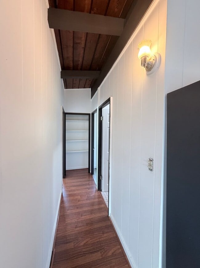 Building Photo - 3 Bedroom 1.5 Bathroom Single Family House Makakilo Home with Yard & Cool Breezes!
