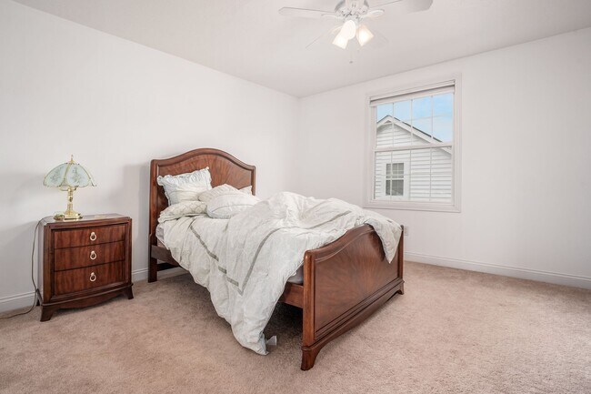 Building Photo - 7179 Fernridge Dr