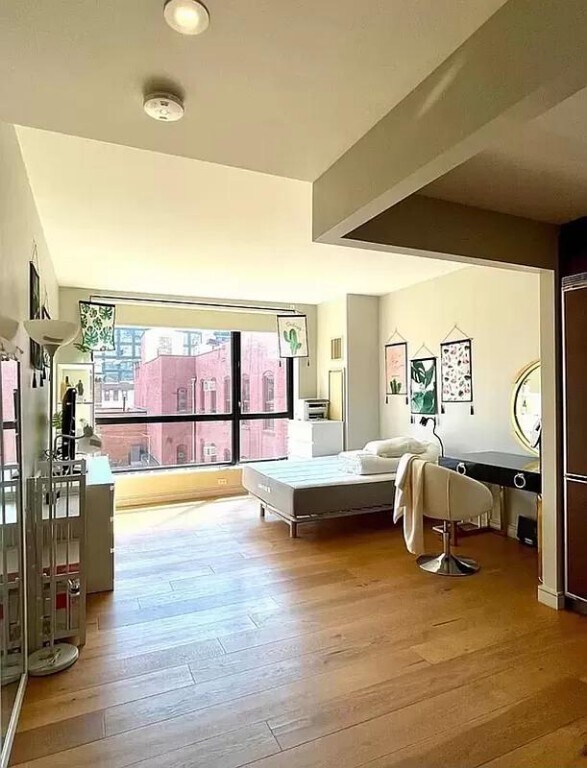 Building Photo - 540 W 28th St