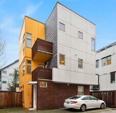 Building Photo - North Beacon Hill Townhome Living!