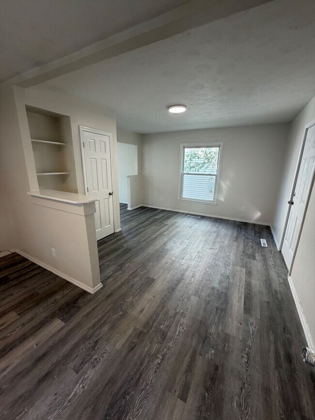 Building Photo - Fully Renovated 3BR Home