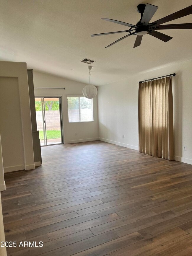 Building Photo - 2877 E Terrace Ave