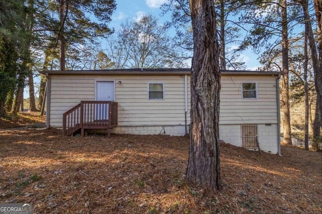 Building Photo - 2361 Swallow Cir SE