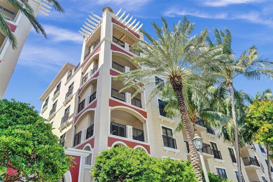 Building Photo - 2501 N Ocean Blvd