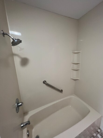 Building Photo - 615 Sunny Ln
