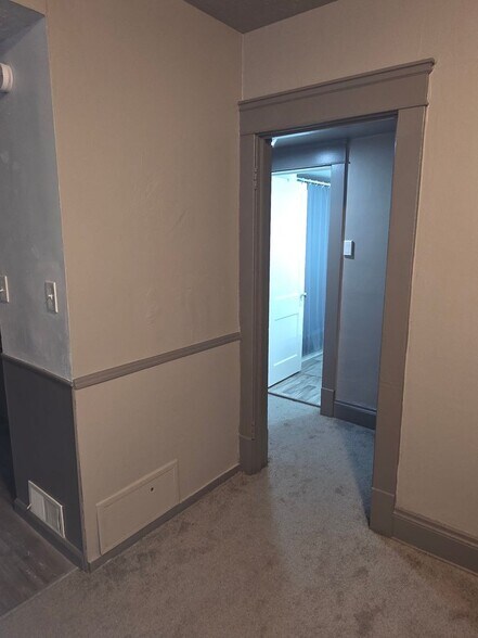 Building Photo - 650 E 130th St