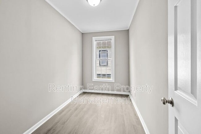 Building Photo - 3335 31st Pl N
