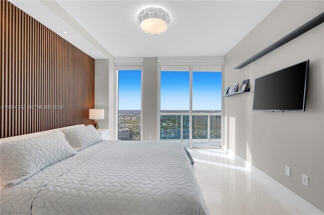 Building Photo - 2711 S Ocean Dr