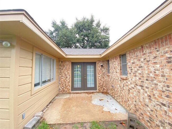 Building Photo - 2233 Ripple Creek Dr