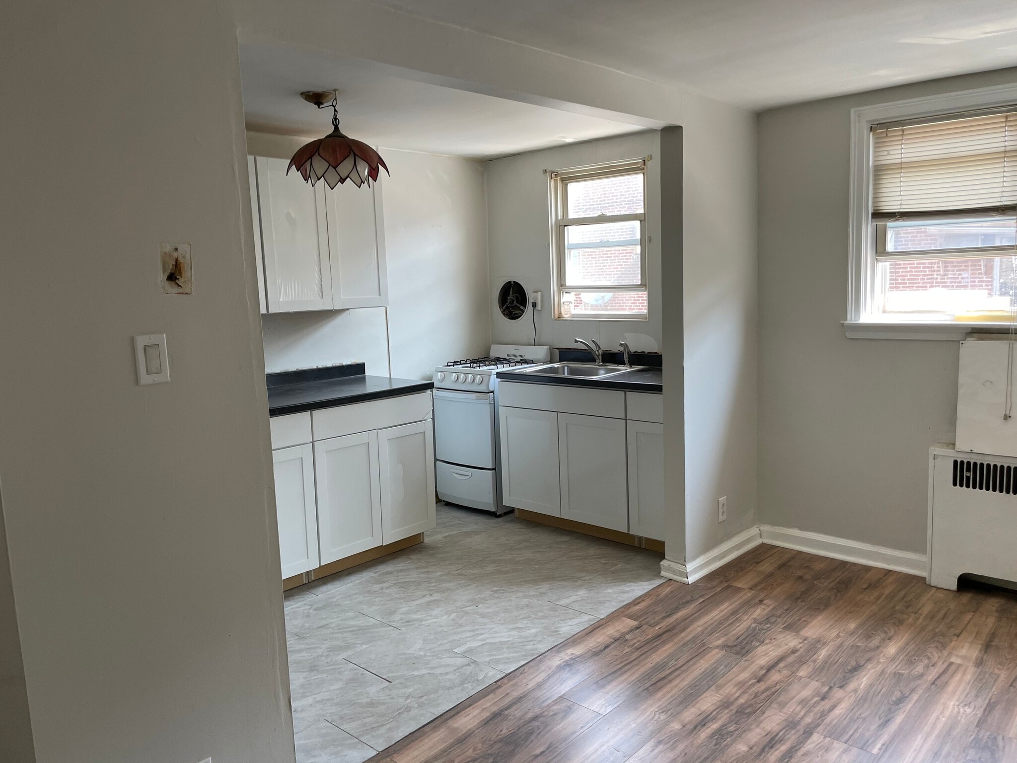 Building Photo - 2057 Simon St