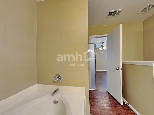 Building Photo - 308 Lake Travis Dr