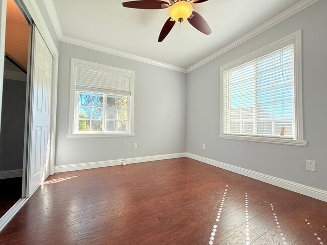 Building Photo - 6660 Charlesworth Ave