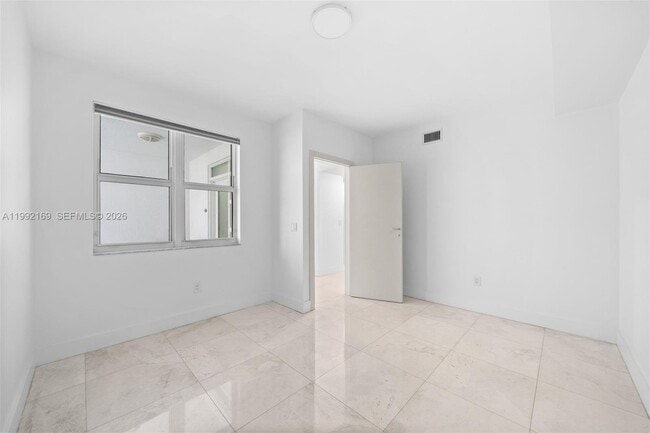 Building Photo - 7918 Harbor Island Dr