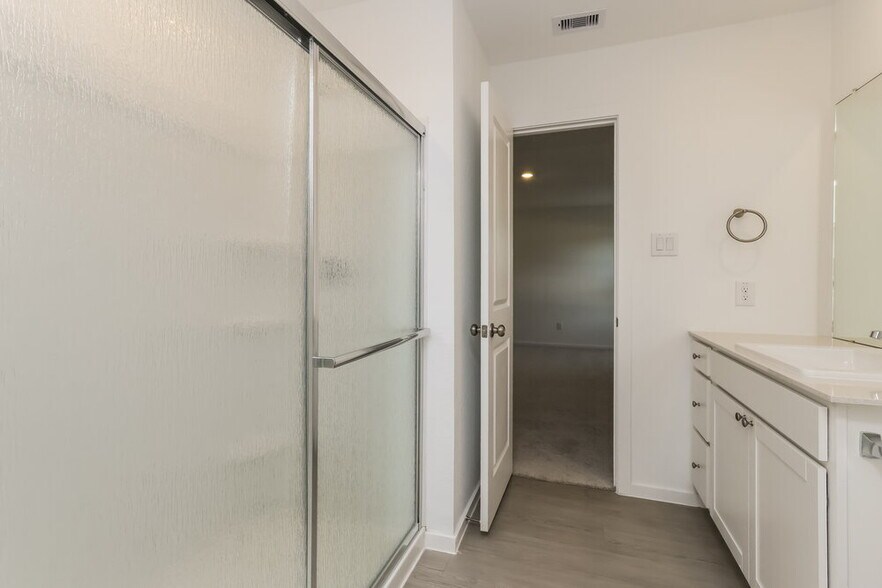 Building Photo - 15298 Abella Dr