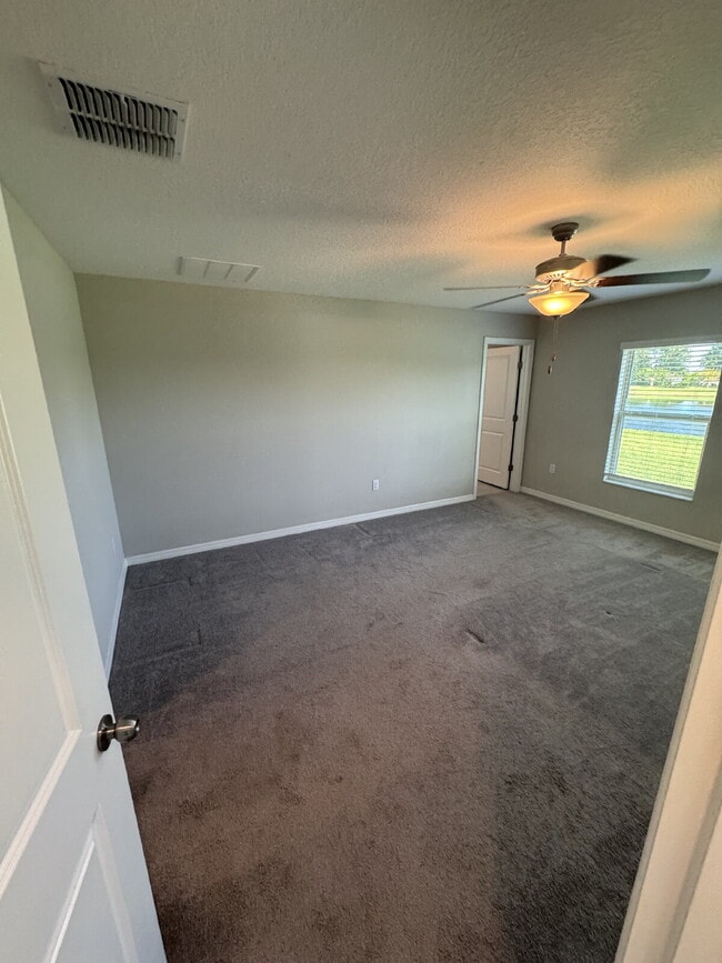 Building Photo - "Spacious 4-Bed Oasis with 2.5 Baths on Ra...