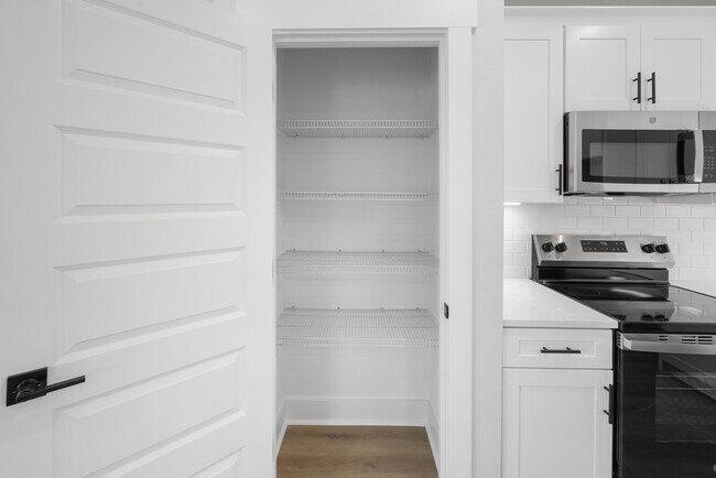 Building Photo - 710 Dale Pl