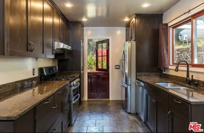 Building Photo - 638 N Topanga Canyon Blvd