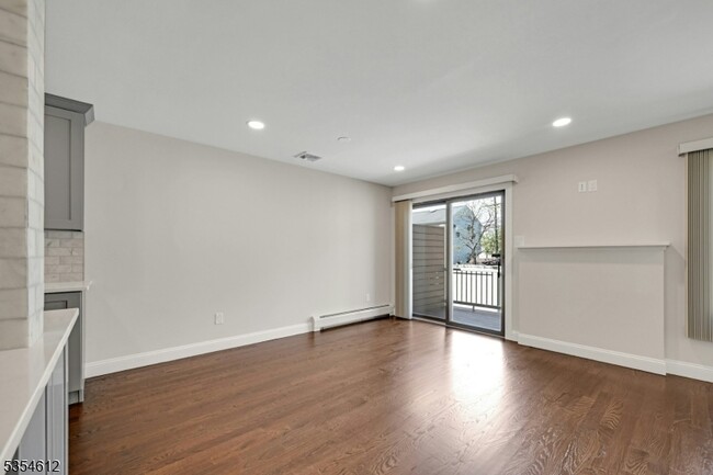 Building Photo - 266 Garibaldi Ave
